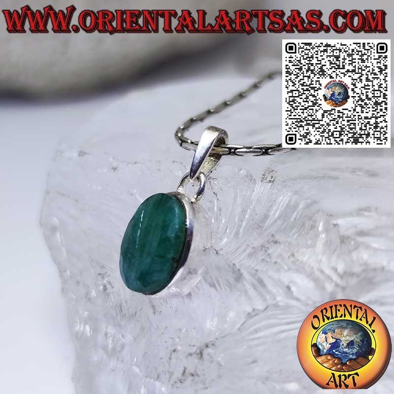 Pendentif en argent avec une grande émeraude naturelle ovale au contour lisse