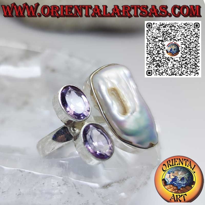 Silver ring with freshwater pearl and 2 beautiful natural amethysts