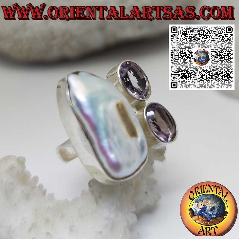 Silver ring with freshwater pearl and 2 beautiful natural amethysts