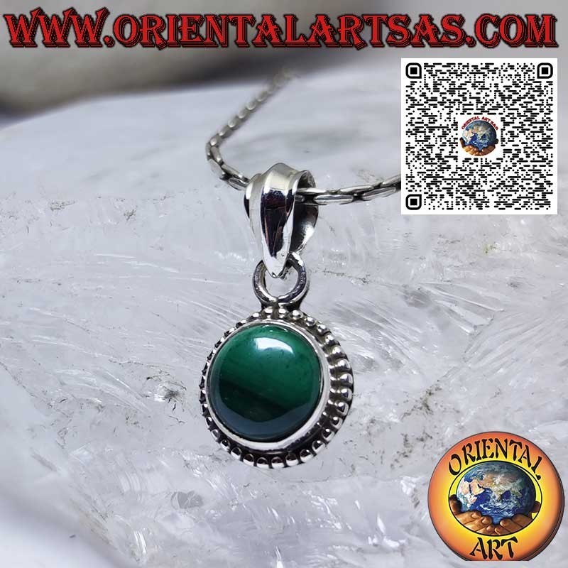 Colgante de plata con malaquita natural redonda rodeada de esferas