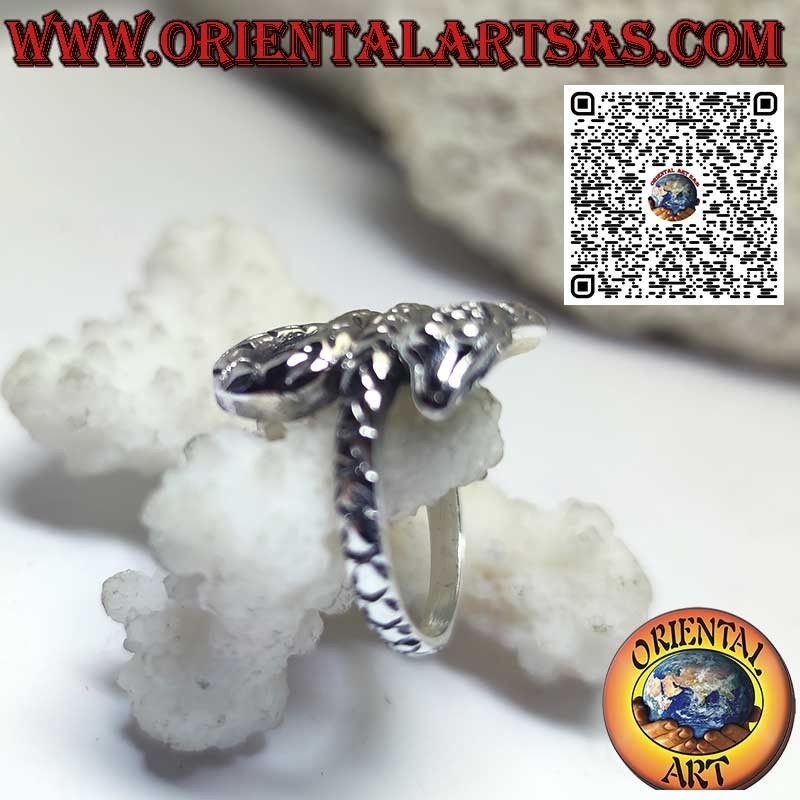 Anello cobra avvolgente e sinuoso realizzato in solido argento 925 ‰