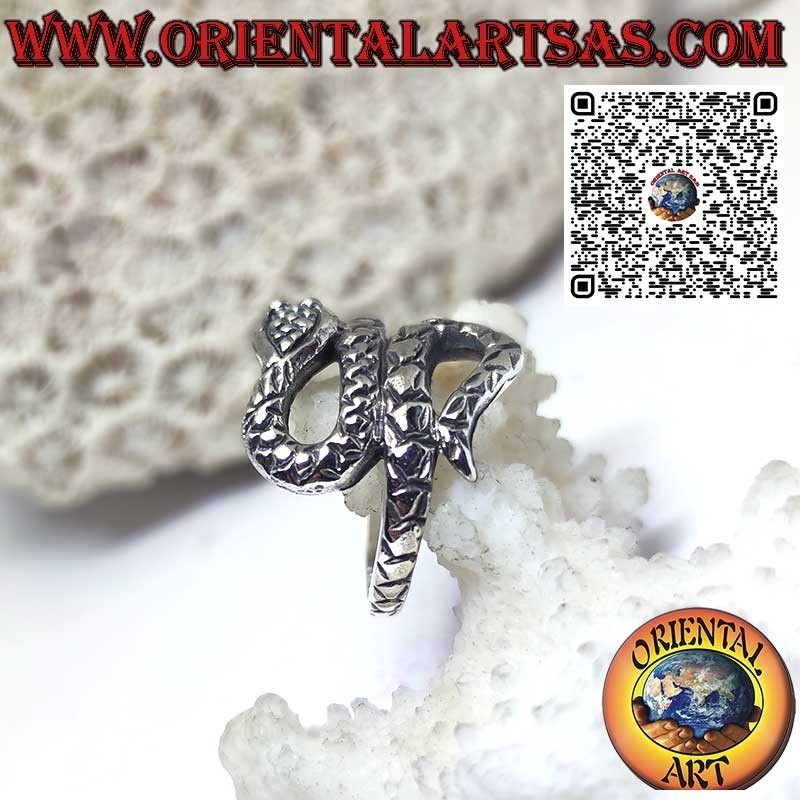 Anello cobra avvolgente e sinuoso realizzato in solido argento 925 ‰