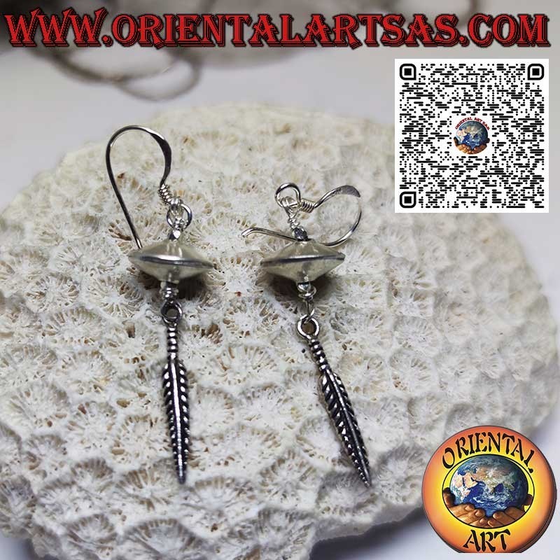 Boucles d'oreilles en argent en forme de soucoupe volante toupie avec plume pendante