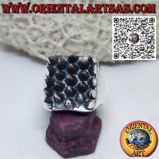 Anillo cuadrado de plata 925 ‰ con 23 púas en forma de cono
