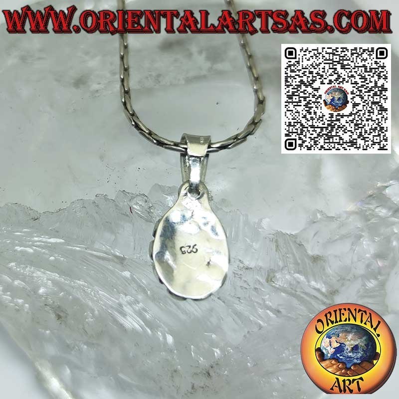 Pendentif en argent avec péridot ovale naturel entouré de clous