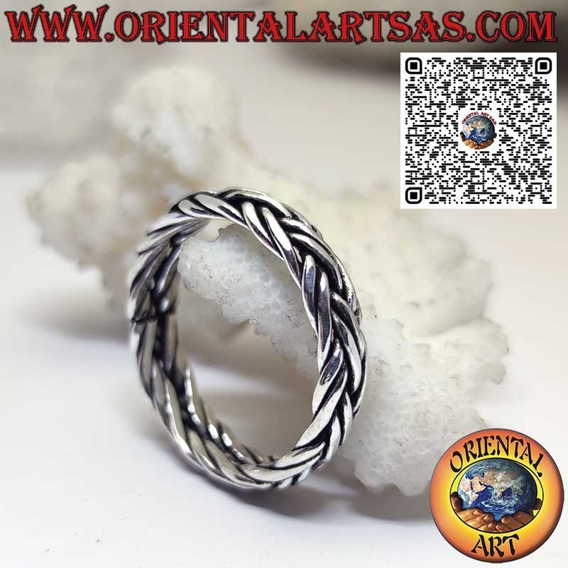 Anillo de plata con un par de hilos entrelazados. desde 5 mm. longitud