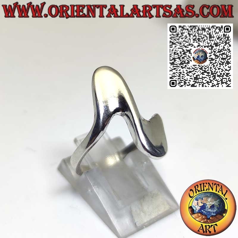 Anello in solido argento di forma ondulato in stile libero e moderno
