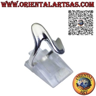 Anillo en plata maciza con forma ondulada de estilo libre y moderno.