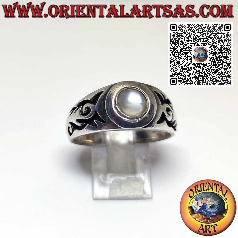 Silver ring with natural moonstone and Maori engravings on the sides