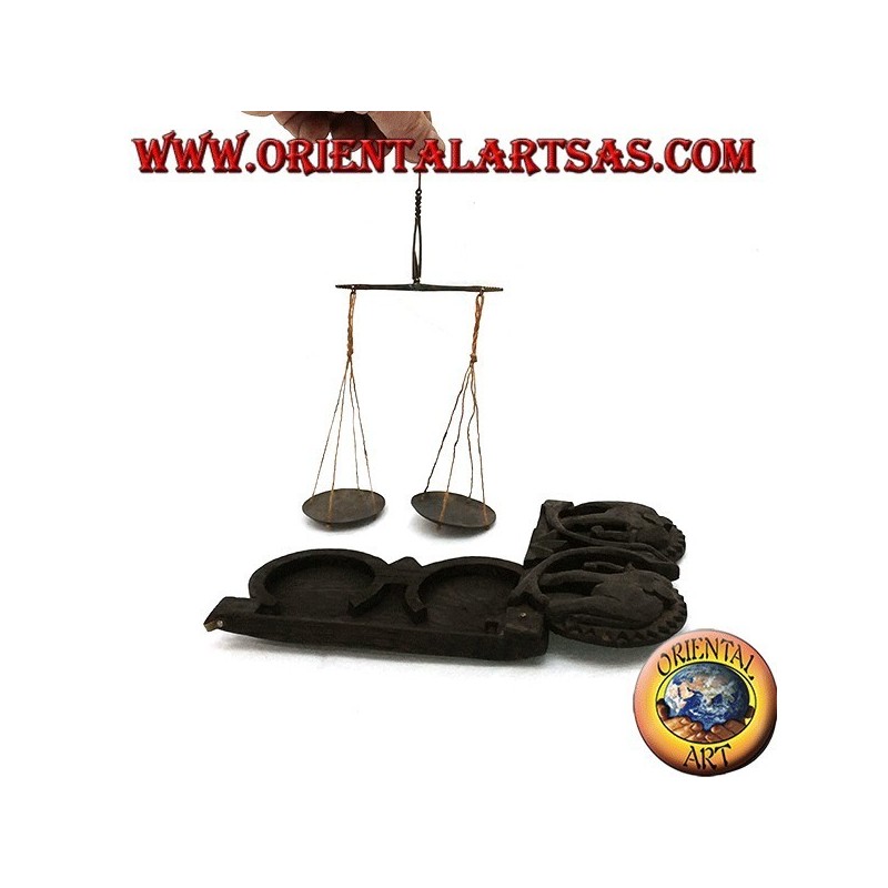 Antica piccola bilancia con custodia in legno intarsiato a mano 