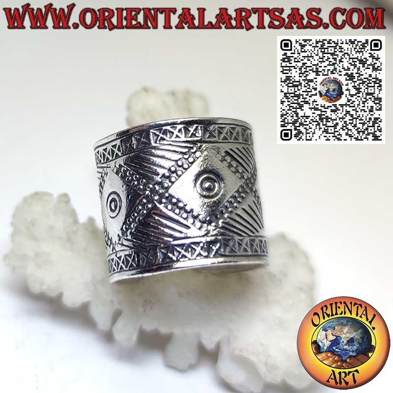 Silver ring, 19 mm band. with engravings handmade Karen