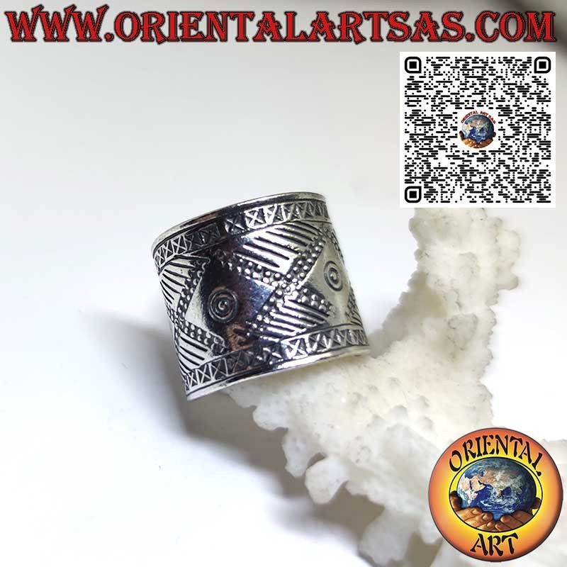 Anillo de plata, banda de 19 mm. con grabados hechos a mano Karen