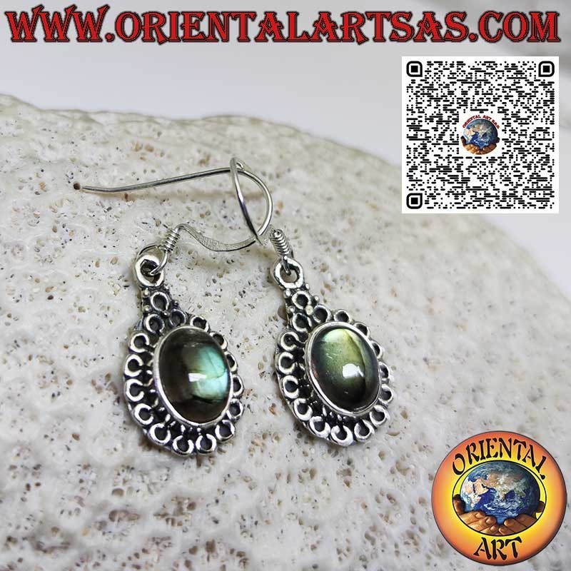 Pendientes de plata con labradorita natural ovalada rodeada de círculos