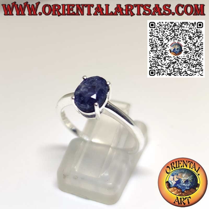 Bague en argent avec saphir ovale naturel serti de 4 griffes