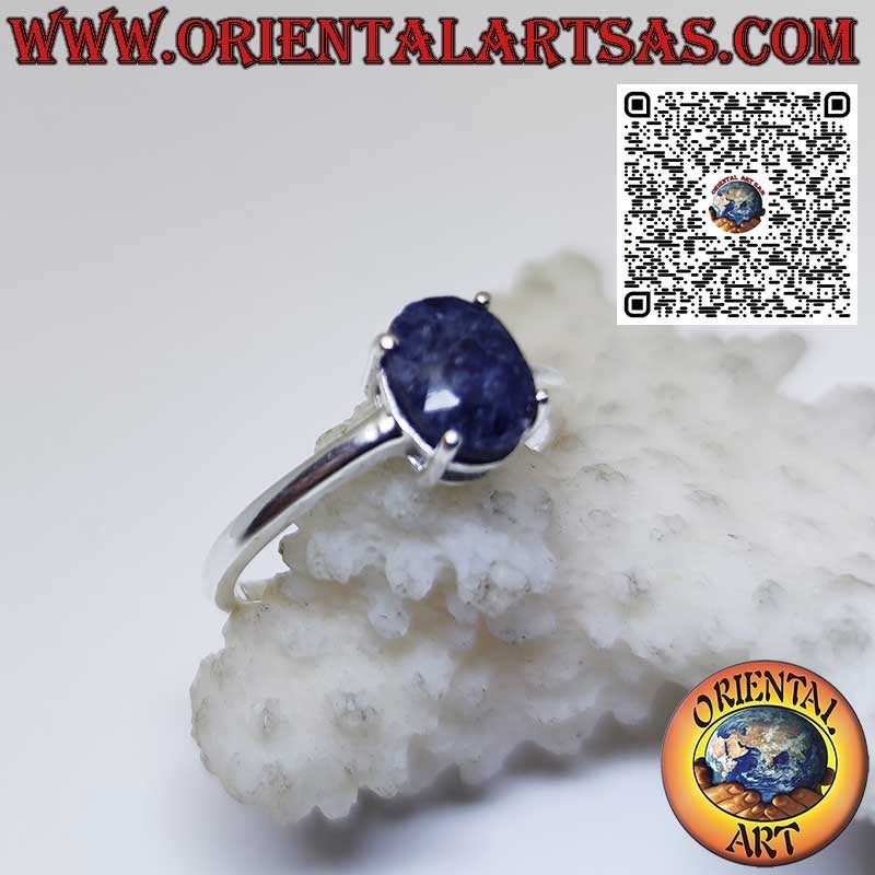 Anillo de plata con zafiro ovalado natural engastado con 4 puntas