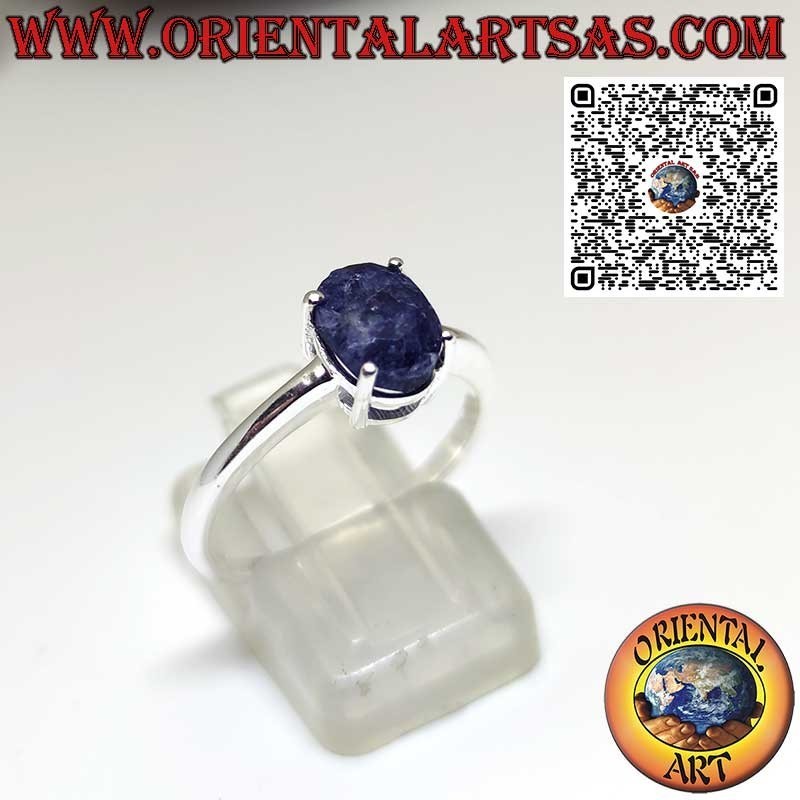 Anello in argento con zaffiro ovale naturale incastonato da 4 griffe