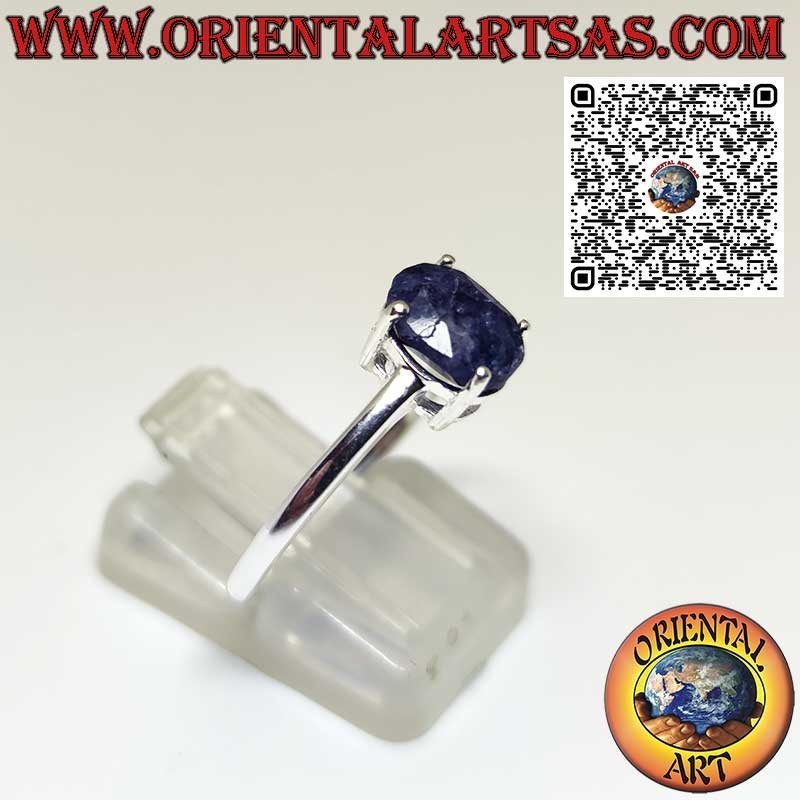 Anillo de plata con zafiro ovalado natural engastado con 4 puntas