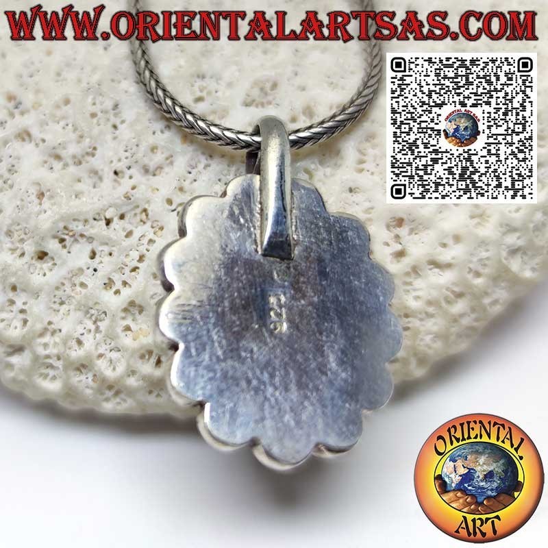 Pendentif en argent avec turquoise tibétaine naturelle ovale et 13 coraux