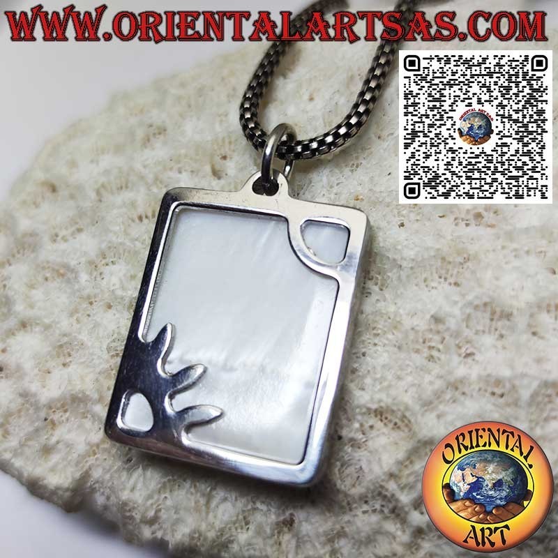 Colgante rectangular de plata con rayos de sol sobre nácar