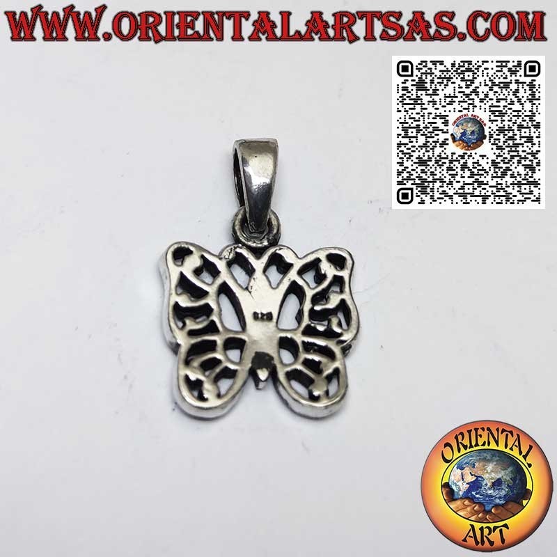 Colgante de plata en forma de mariposa polilla con adornos calados