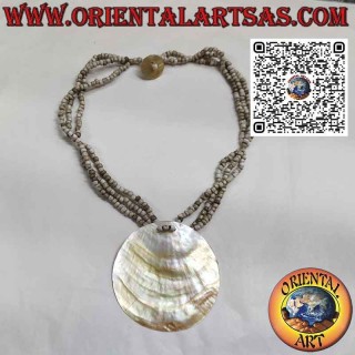 Collier ras de cou fait main avec grosse nacre ronde et perles