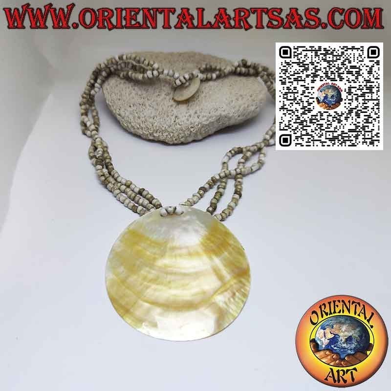 Collier ras de cou fait main avec grosse nacre ronde et perles