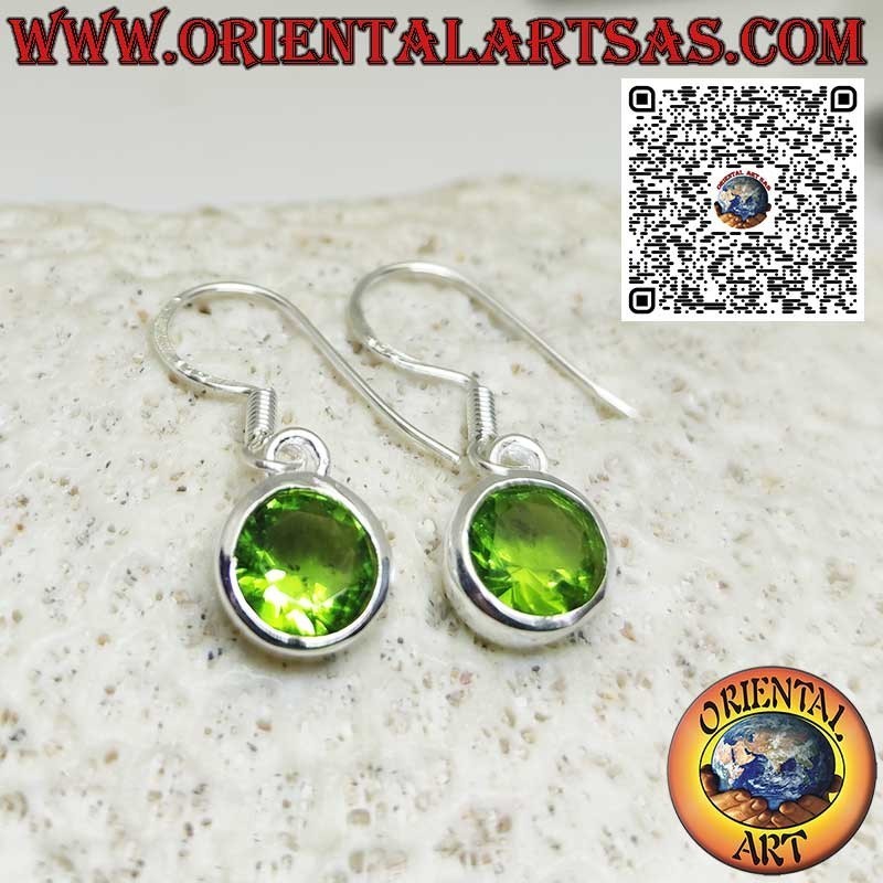 Silberohrringe mit rund facettiertem Peridot mit einfacher Kante