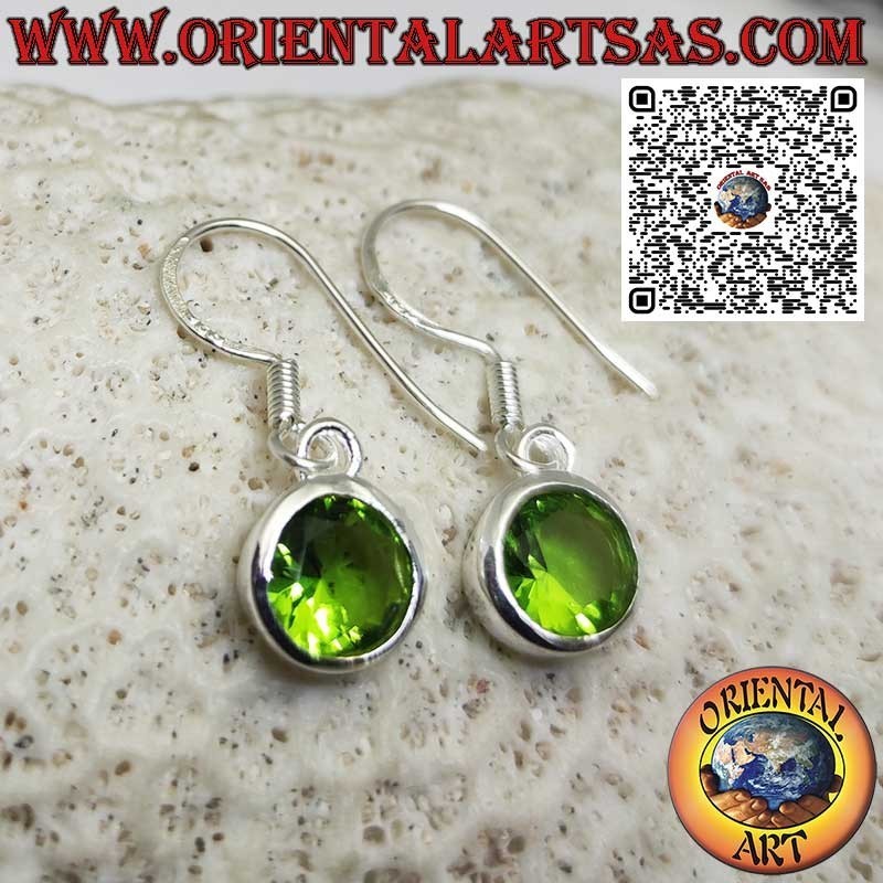 Silberohrringe mit rund facettiertem Peridot mit einfacher Kante