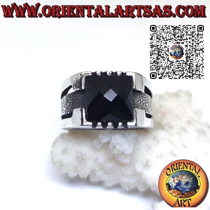 Anillo de plata con ónix cuadrado facetado puntiagudo engastado