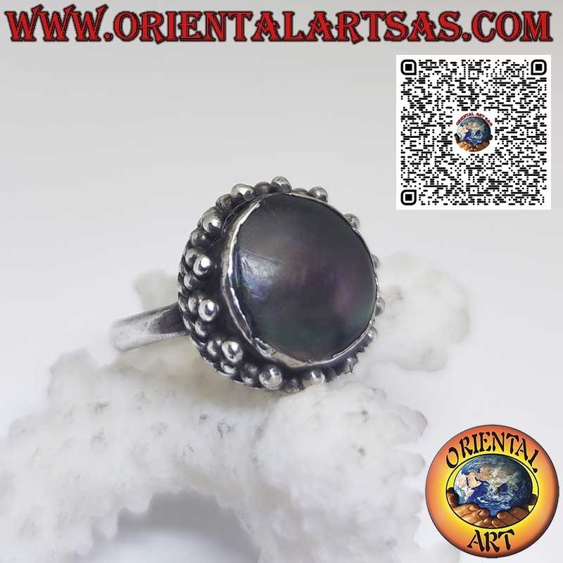 Bague ronde en argent avec coquille d'ormeau Paua entourée de points