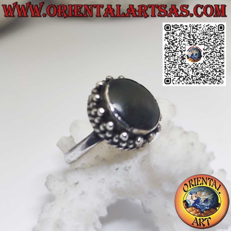 Anello in argento tondo con abalone Paua shell contornata da pallini