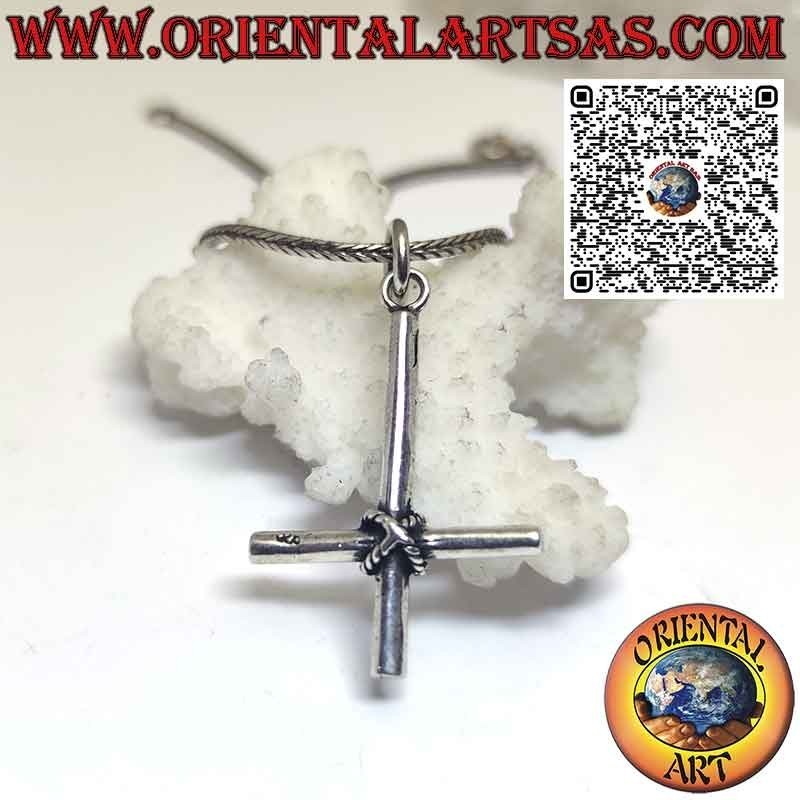 Pendentif en argent, la "croix de Saint-Pierre" ou croix anti-chrétienne