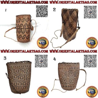 Zaino in rattan intrecciato a mano realizzato dai Dayak di Kalimantan