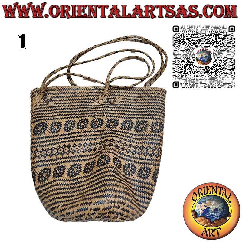 Bolso de ratán tejido a mano elaborado por los Dayak de Borneo Kalimantan