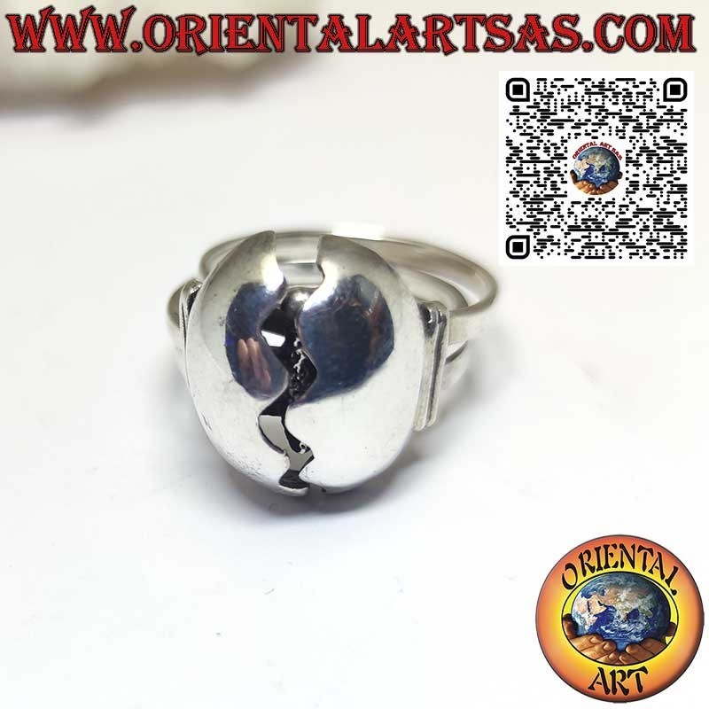 Anillo de plata con forma de huevo que se puede abrir con pollito.