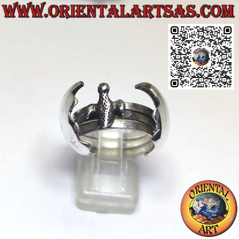 Anillo de plata con forma de huevo que se puede abrir con pollito.
