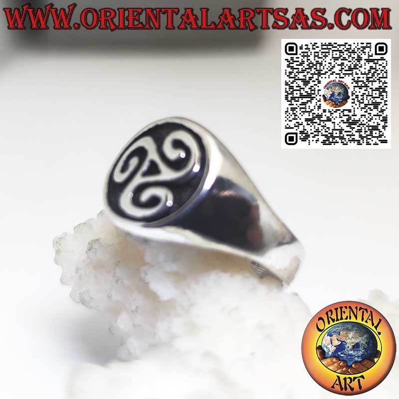 Silver ring, Triskell seal on smooth setting