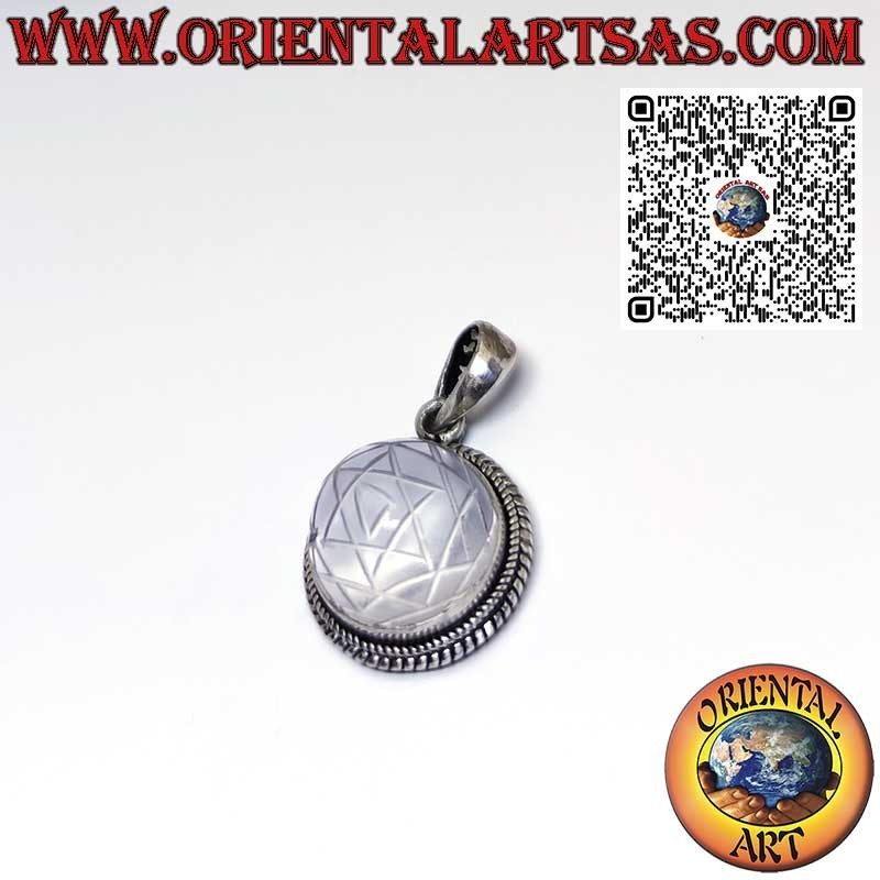 Ciondolo in argento con Sri Yantra inciso su cristallo di rocca 18mm.Ø