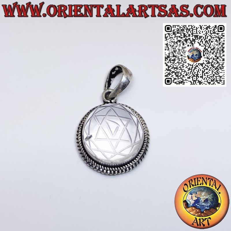 Ciondolo in argento con Sri Yantra inciso su cristallo di rocca 18mm.Ø