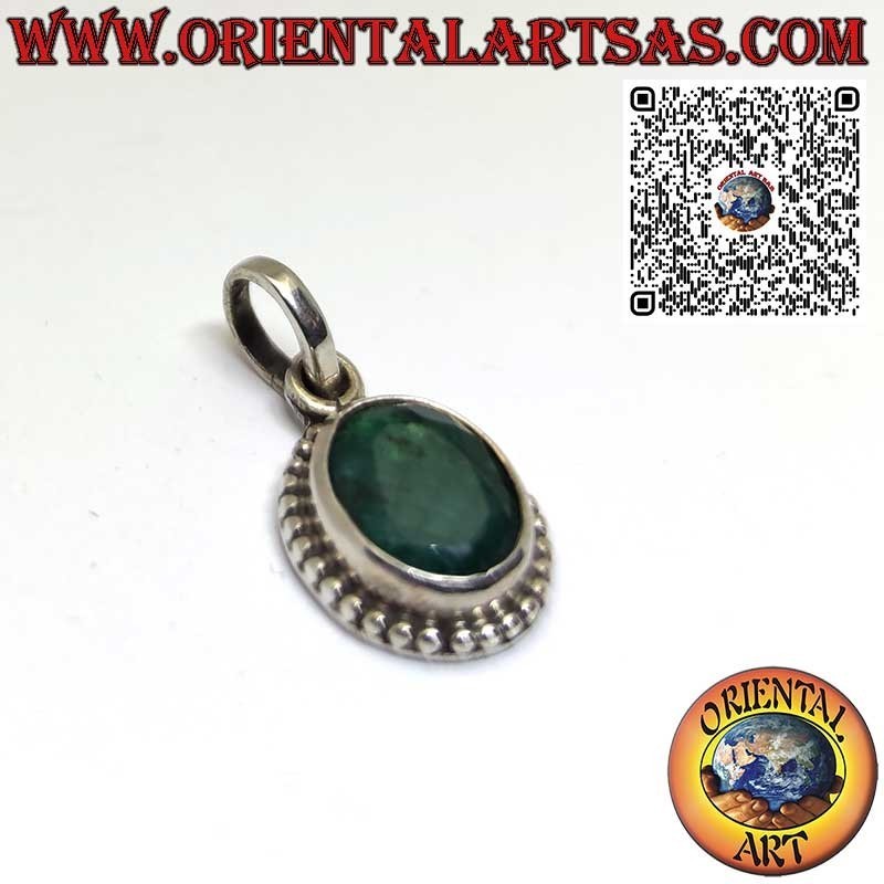 Ciondolo in argento con smeraldo naturale ovale contornato da pallini