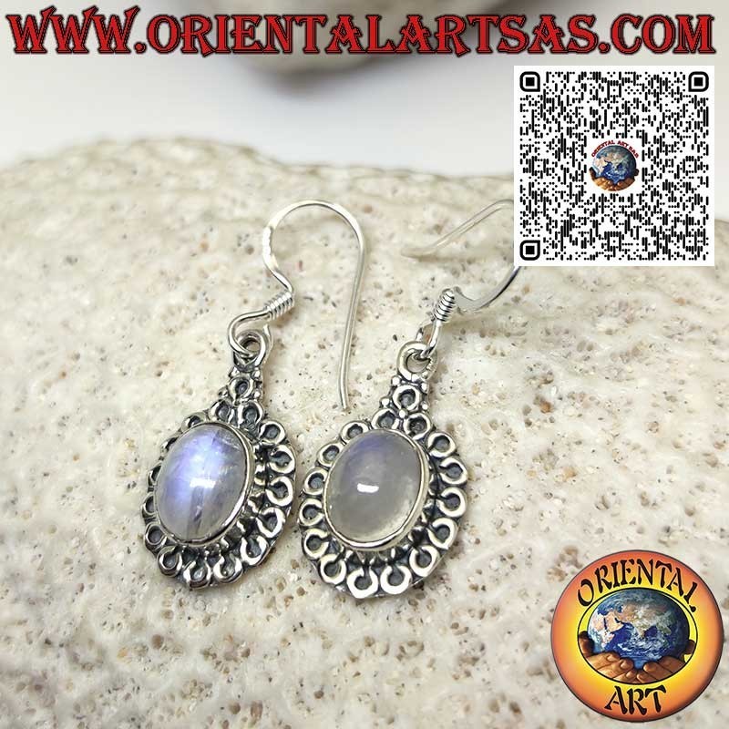 Orecchini in argento con pietra di luna ovale  contornato da cerchi