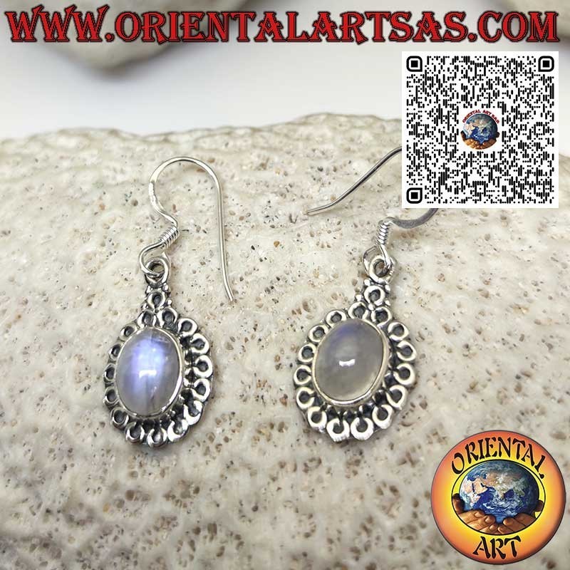 Orecchini in argento con pietra di luna ovale  contornato da cerchi