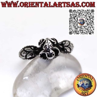 Anillo de plata, la rana entre dos serpientes cobra