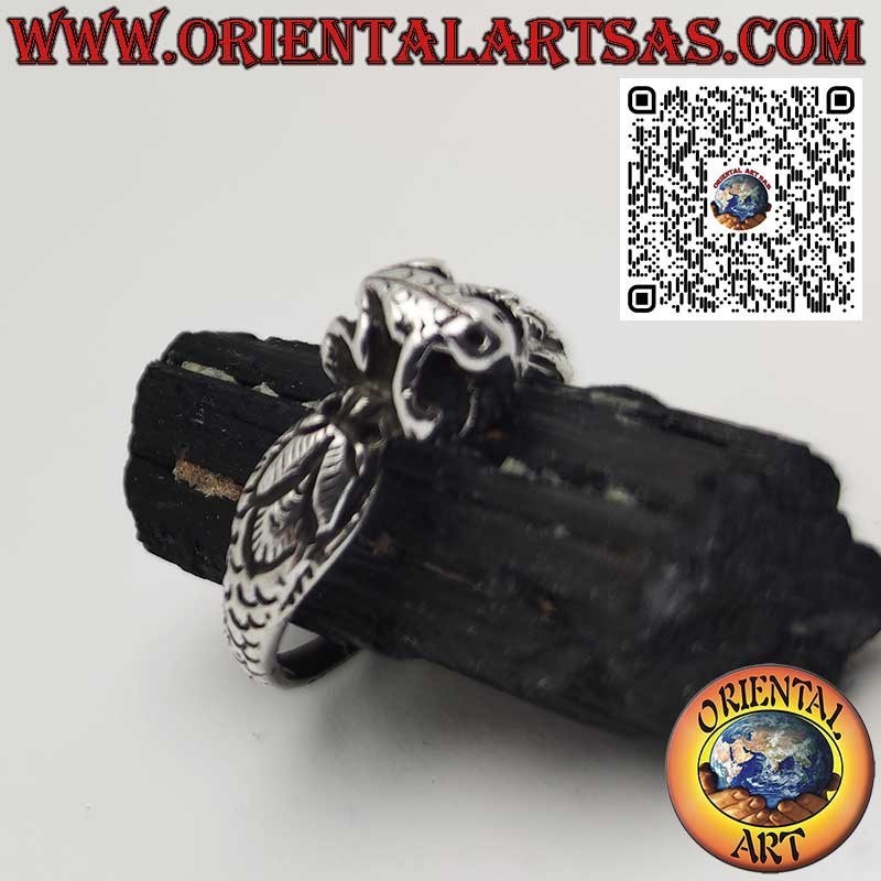 Anello in argento, la rana in mezzo a due cobra serpenti