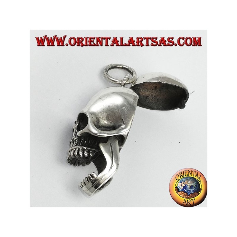 Pendentif en argent avec mandibule mobile et crâne ouvert