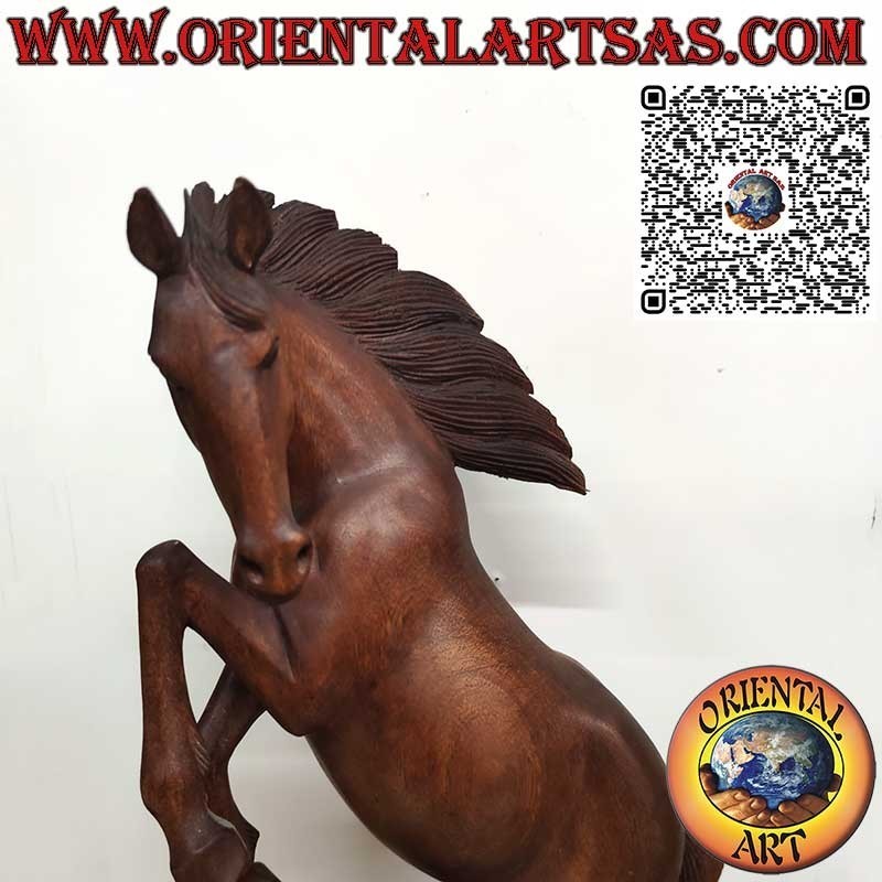 Skulptur eines tanzenden Pferdes mit Fohlen aus Suarholz, 50 cm