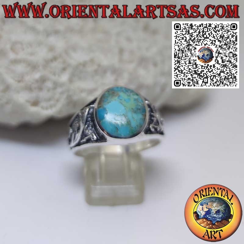 Anillo de plata con turquesa natural de Arizona ovalada y decoración floral en los laterales