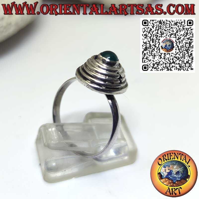 Anello argento con spirale a cono sormontata da un agata verde tonda