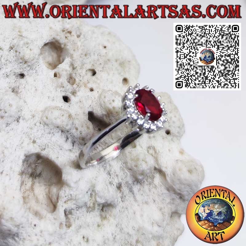 Bague en argent avec grenat ovale serti de zircons
