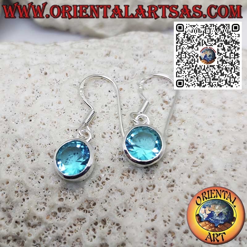 Pendientes de plata con topacio azul redondo y borde sencillo
